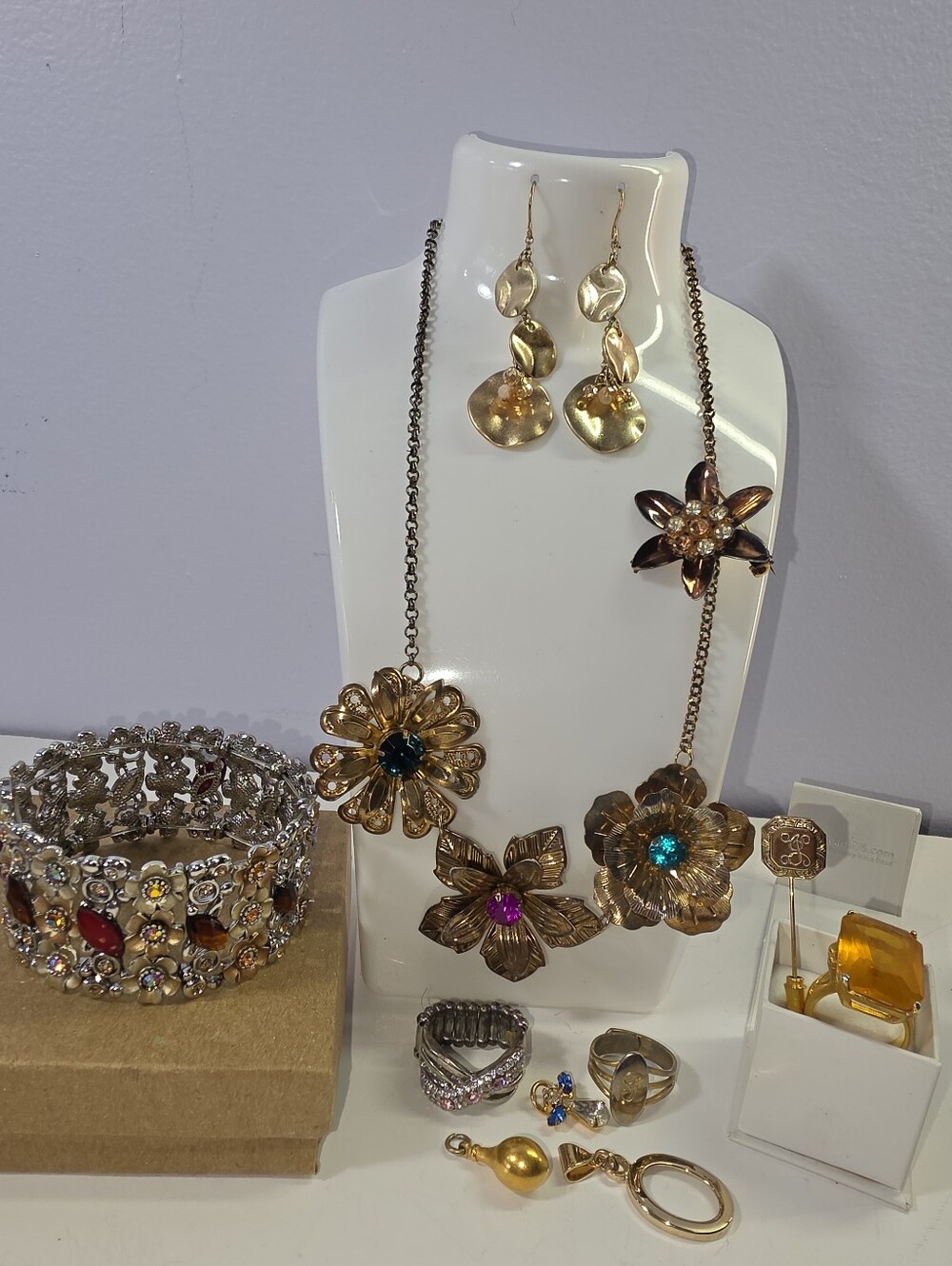 #2602, Retro Mid-Century style gold tone flower necklace,  cuff bracelet mixed j